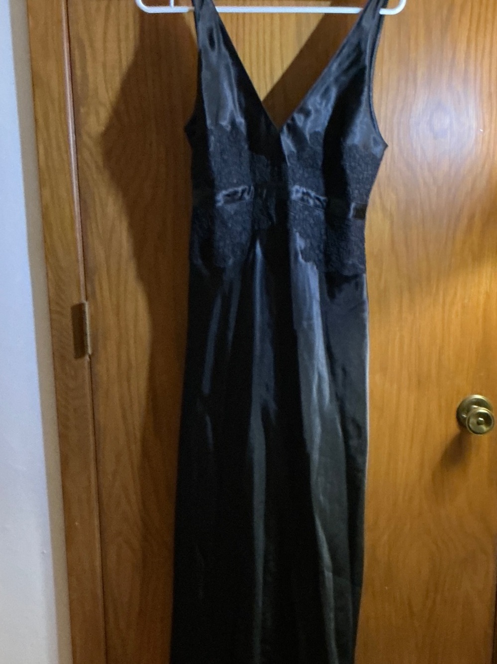 Jones New York elegant Black Satin sleepwear lingerie with Lace Waist